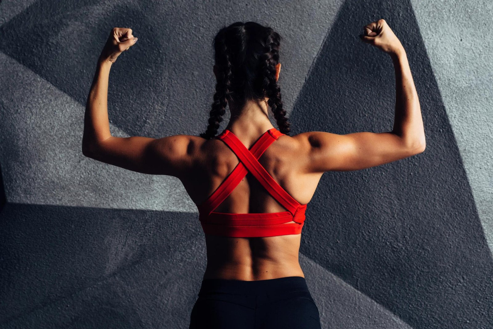 Back view portrait of a fitness woman